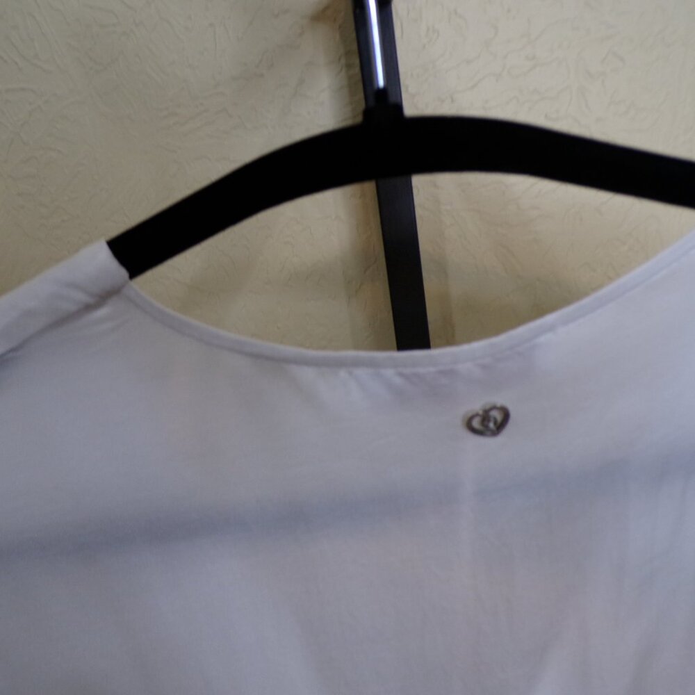Pleione Women's White V-Neck Top