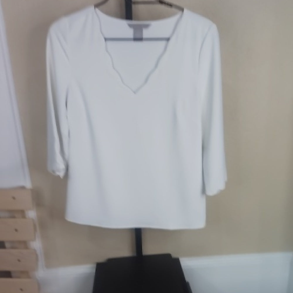 SIZE XS Stylish White Top with Scalloped Neckline