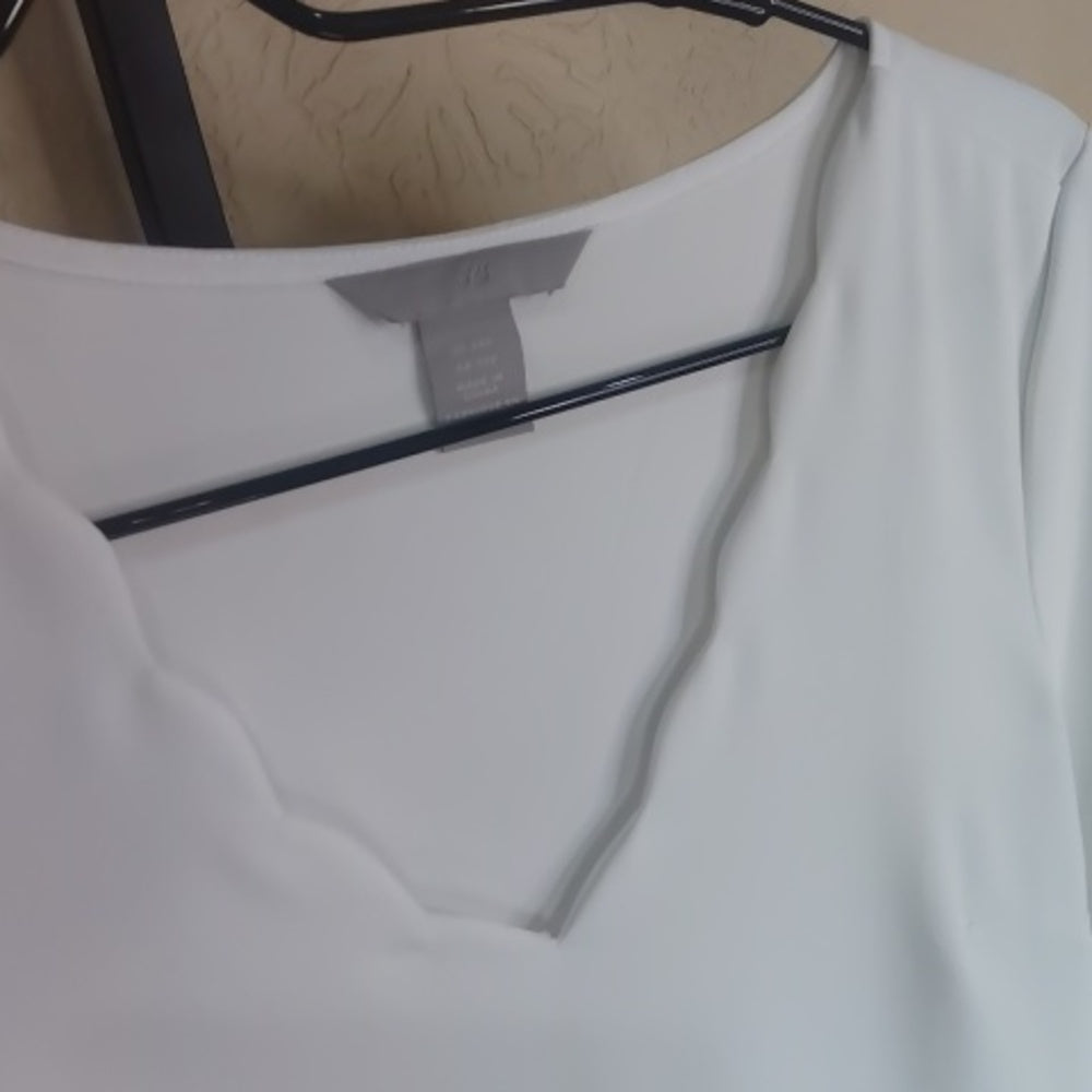 SIZE XS Stylish White Top with Scalloped Neckline