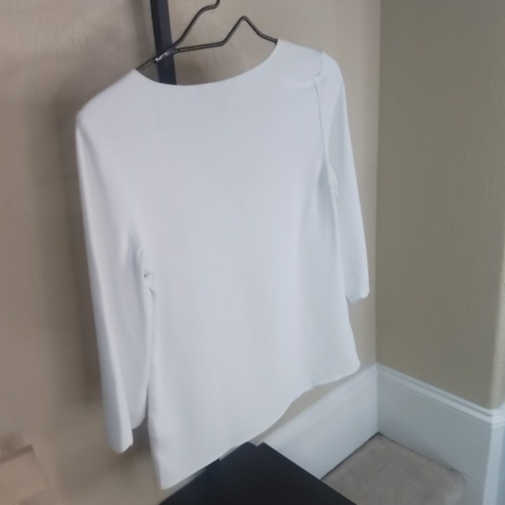 SIZE XS Stylish White Top with Scalloped Neckline