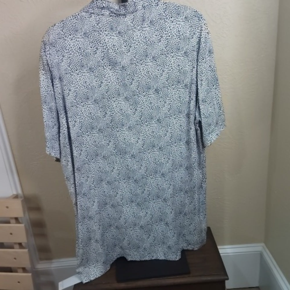 NWT SIZE L Casual Black and White Short Sleeve Shirt