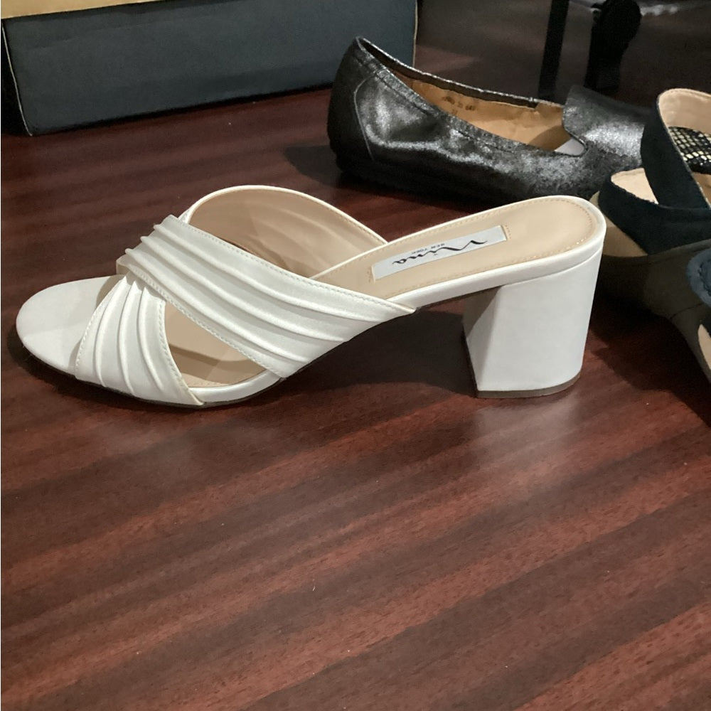 NEW SIZE 9.5 Nina White Mules with Textured Crisscross Straps