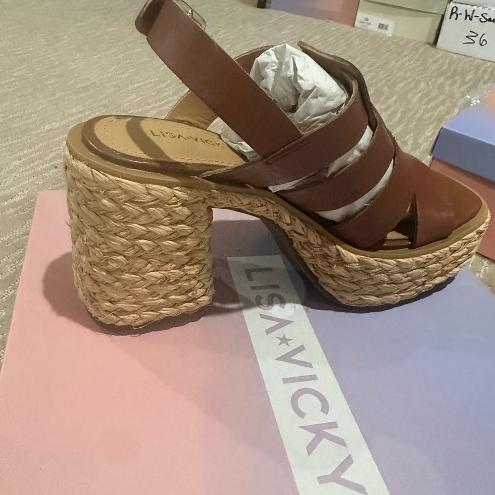NEW SIZE 7 Chunky Brown Platform Sandals with Slingback