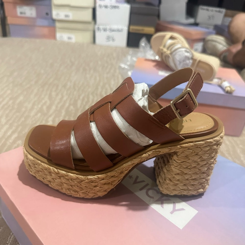 NEW SIZE 7 Chunky Brown Platform Sandals with Slingback