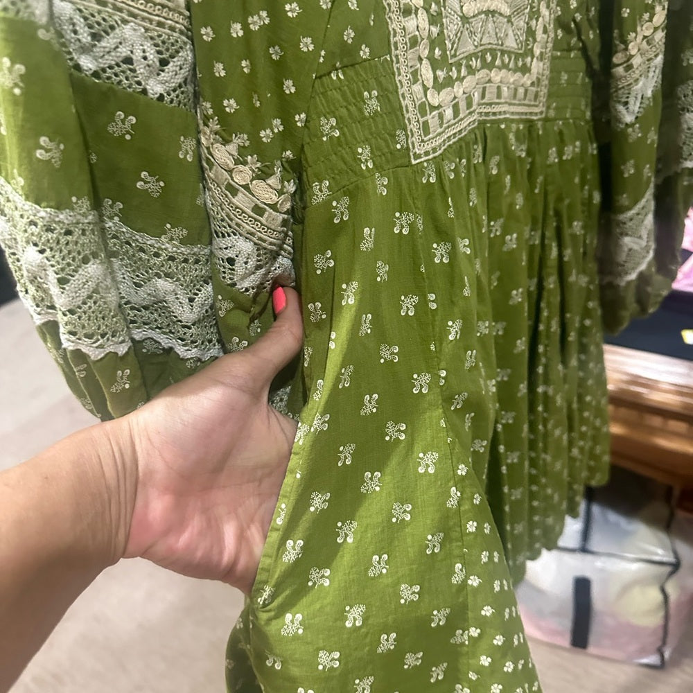 NWOT SIZE S Free People Green Wrap Tunic with Relaxed Bohemian Style