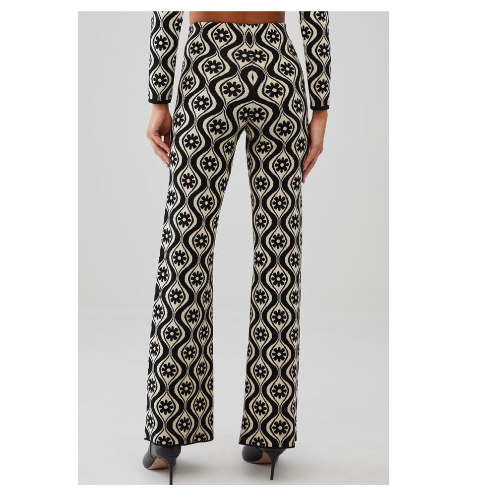 NWT SIZE 0-2 Finders Keepers Black and White Geometric Flare Pants