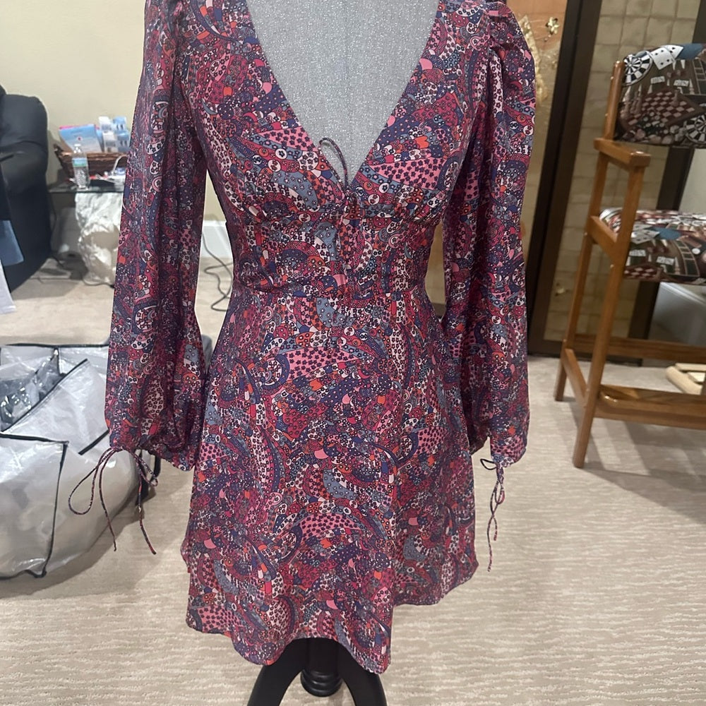 NWT SIZE S Chic Paisley Print Boho Dress