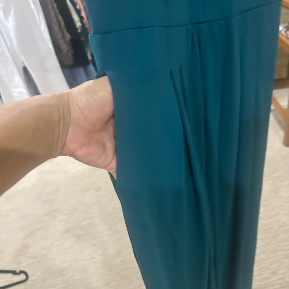 NWOT SIZE XL HALARA Green Jumpsuit with Elegant Wide-Leg Design