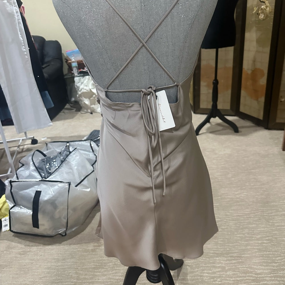 NWT SIZE XS/S/L Line & Dot Tan Ruched Sheath Dress