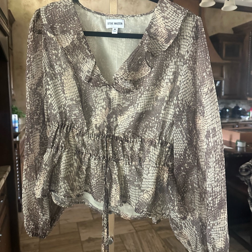 NWOT SIZE M Steve Madden Ruffled Peplum Blouse in Green and Brown