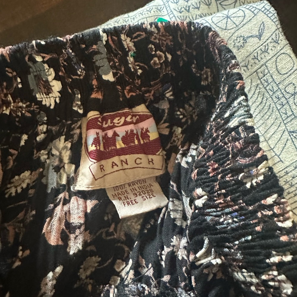 NWOT SIZE OS Elegant Black and Pink Knee-Length Bubble Skirt