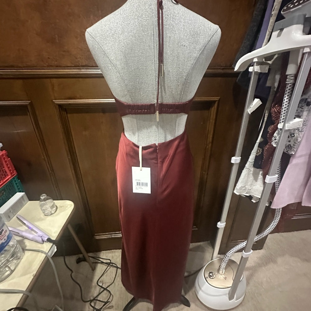 NWT SIZE 6 Elegant Burgundy Halter Maxi Dress for Prom