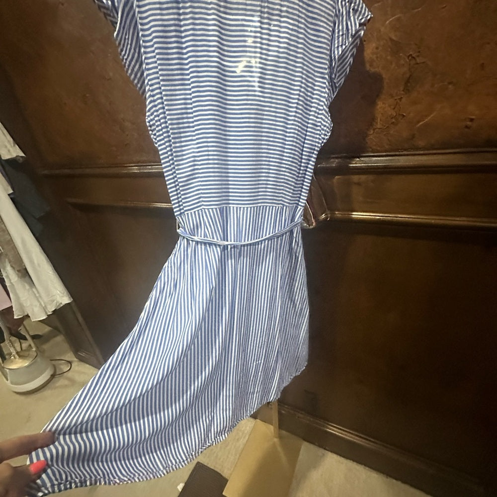 SIZE 6 LOFT Blue and White Mini Sundress with Crew Neck and Flutter Cap Sleeves