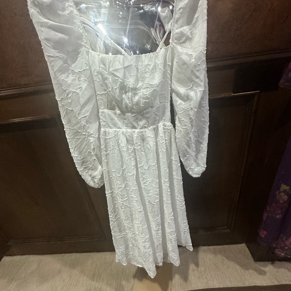 SIZE M Lulu's White Long Sleeve Square Neck Sundress