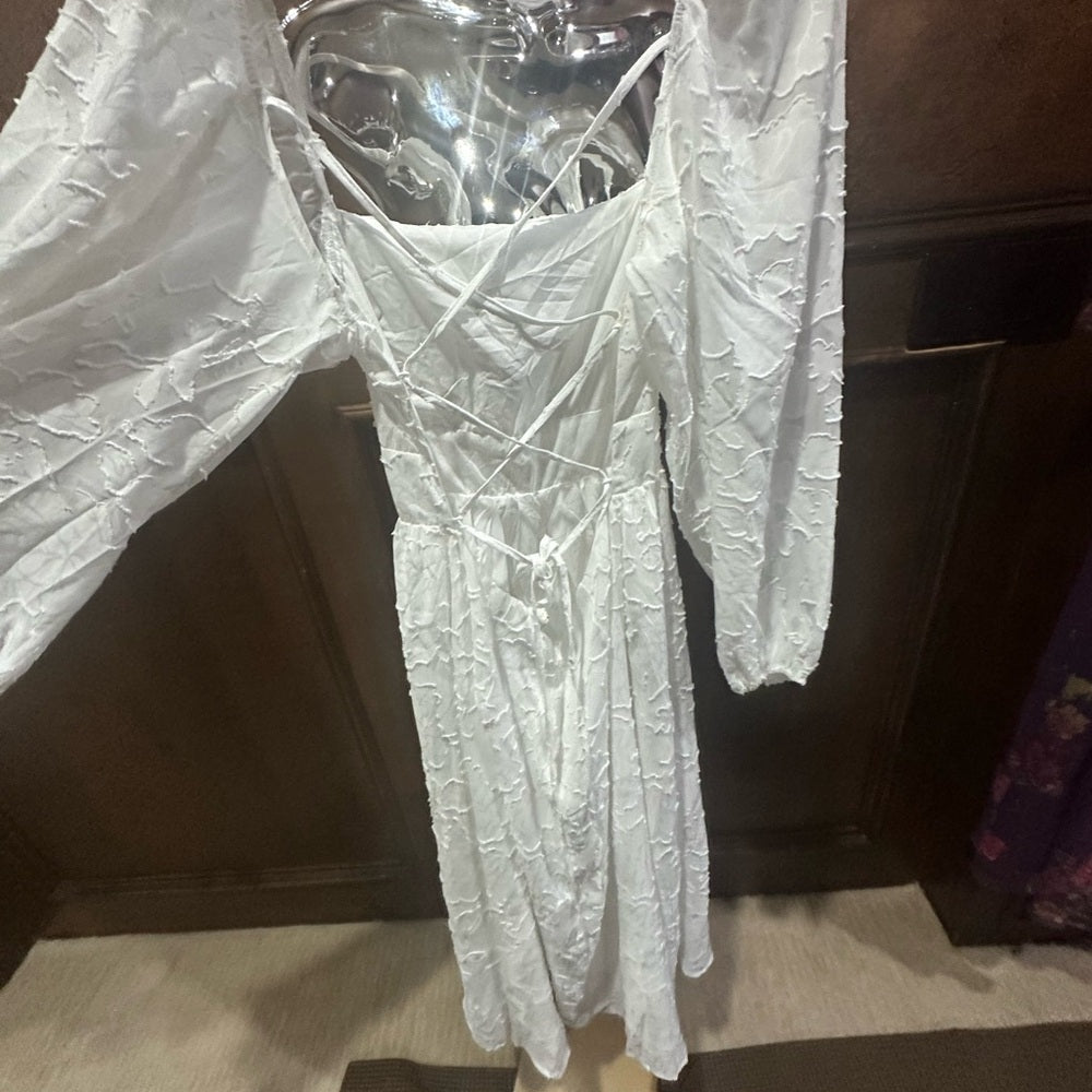 SIZE M Lulu's White Long Sleeve Square Neck Sundress
