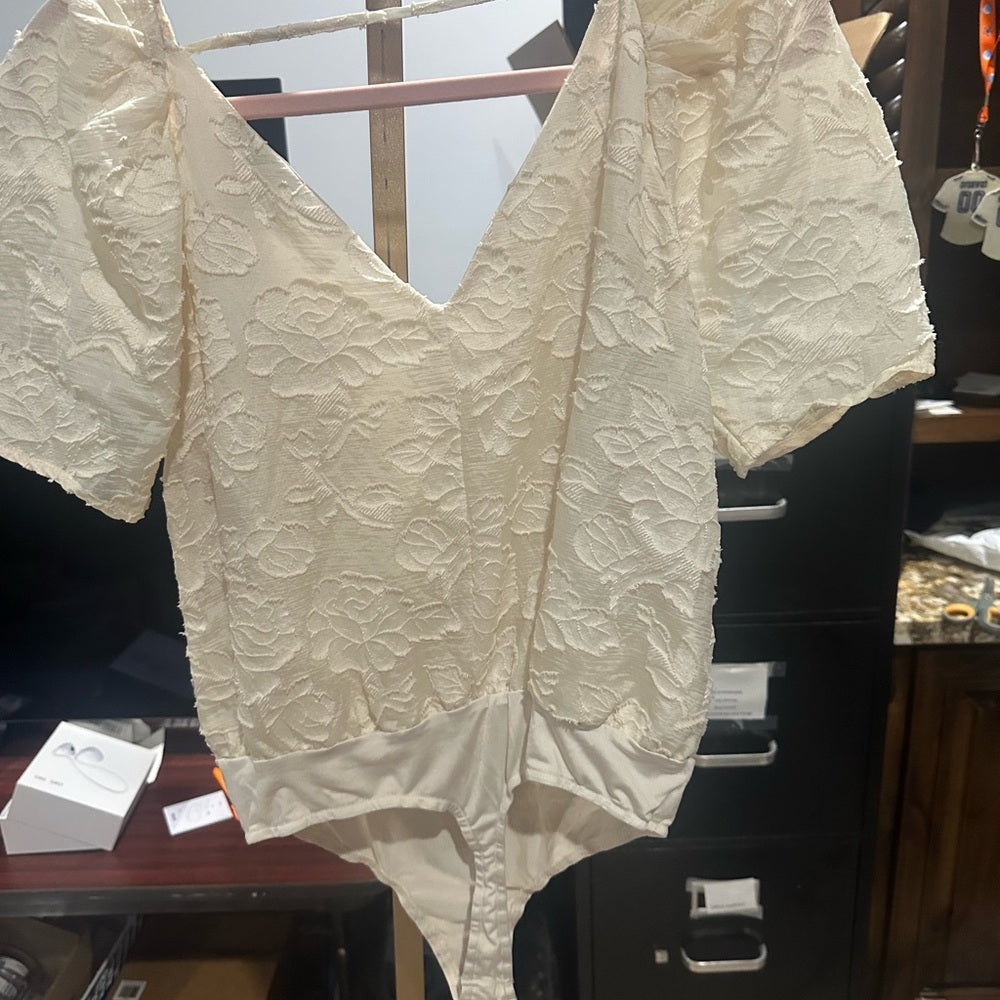SIZE S Astr Cream Plunging Puff Sleeve Bodysuit