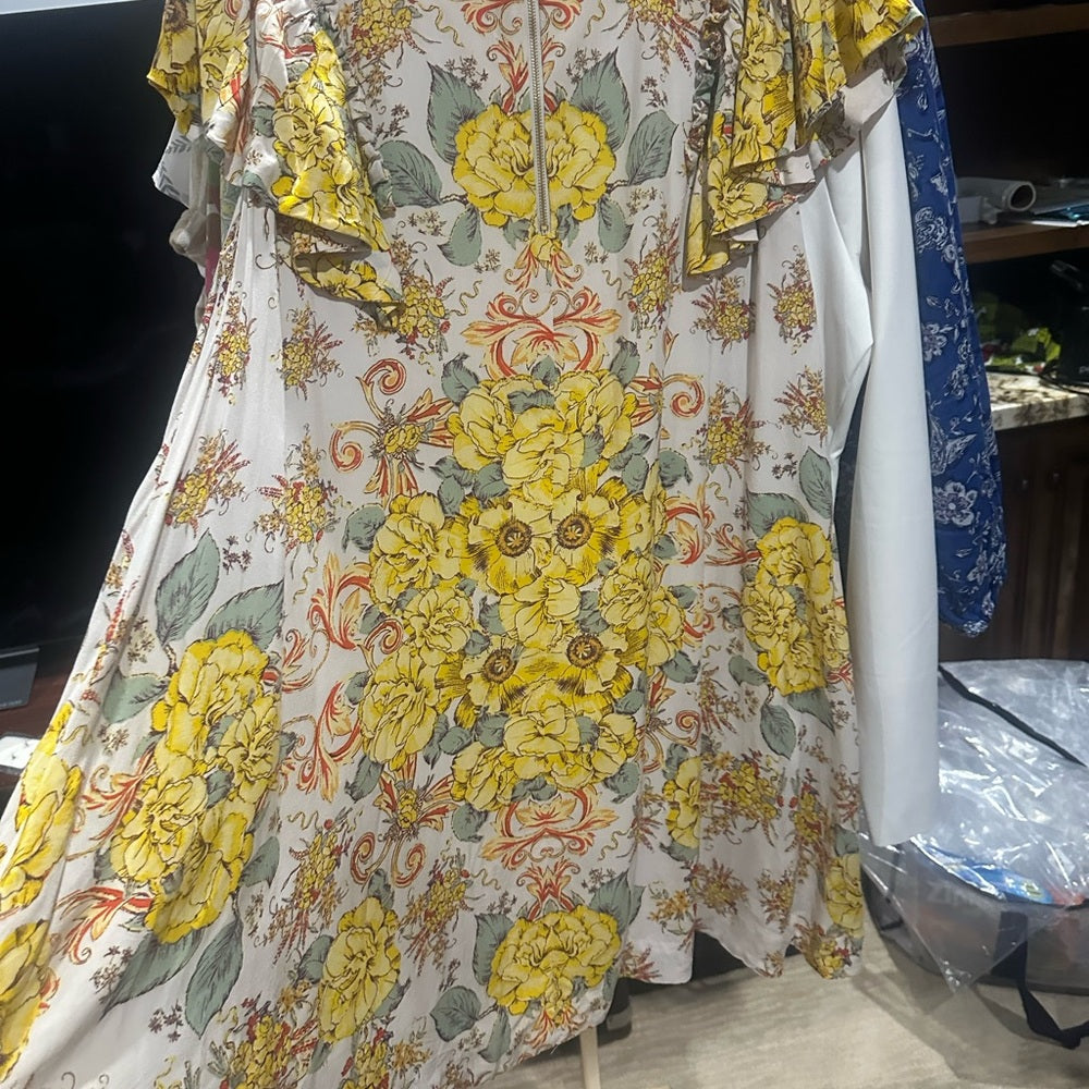 NWOT SIZE S/P Free People Yellow and White Ruffled Flutter Sleeve Sundress