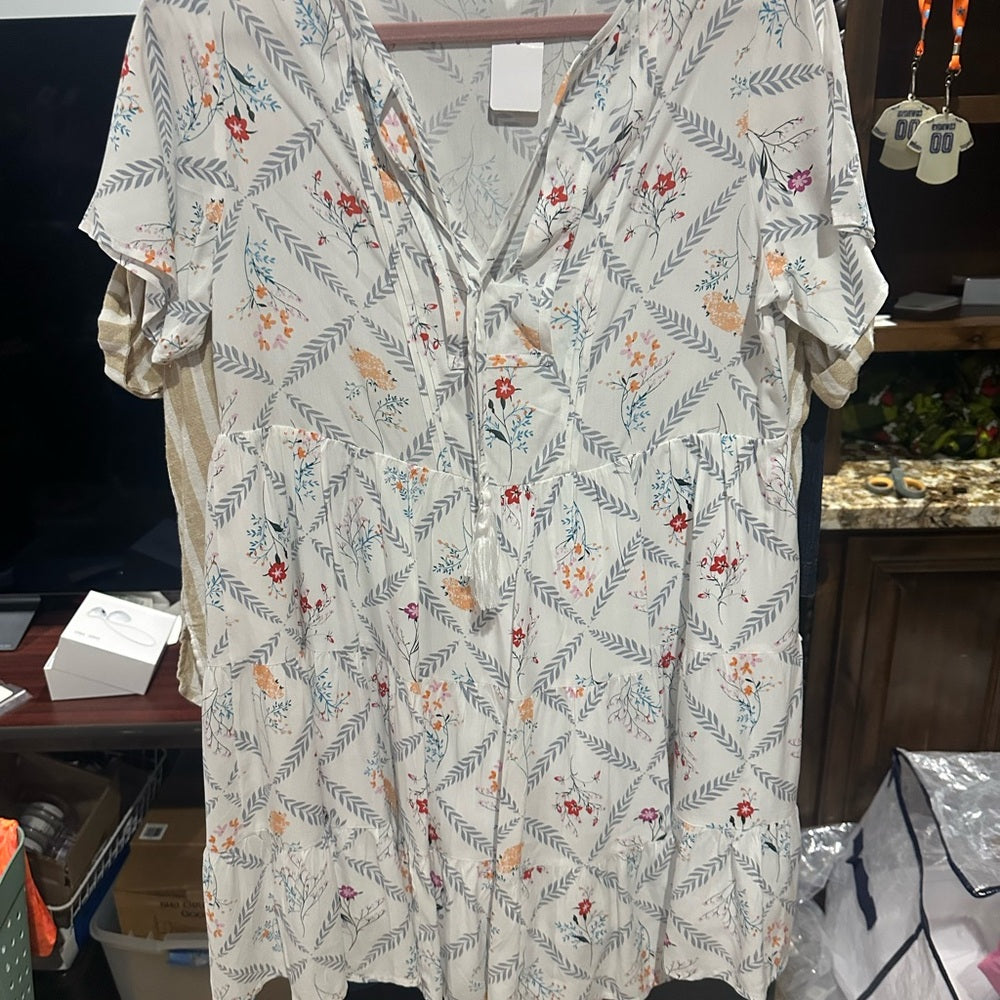 SIZE S White V-Neck Short Sleeve Midi Sundress