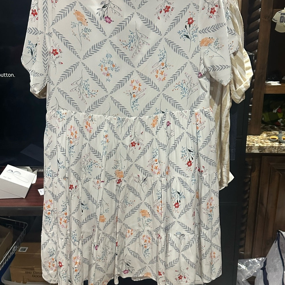 SIZE S White V-Neck Short Sleeve Midi Sundress