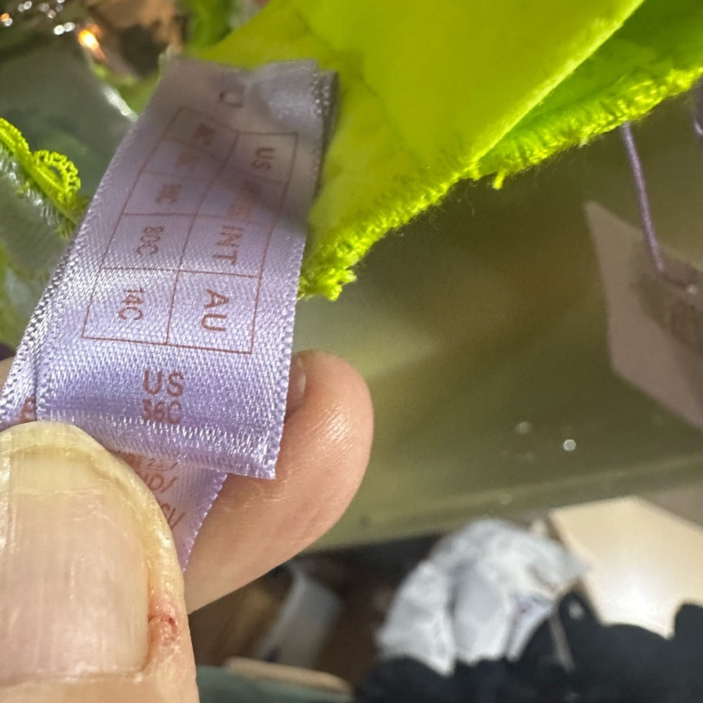 NWOT SIZE 38CSavage X Fenty Green Floral Bra with Satin Finish