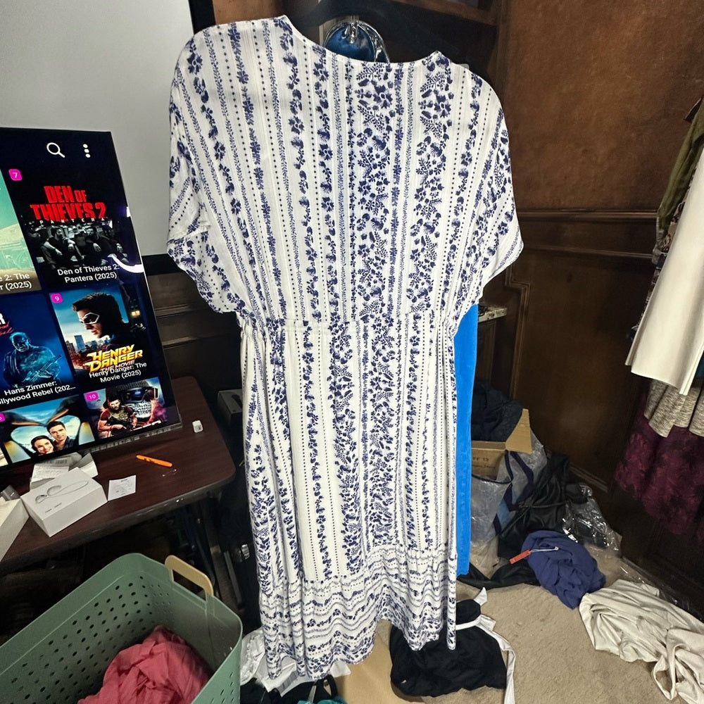 NWOT SIZE XS MINKPINK White and Blue Resort Maxi Dress with Dolman Sleeves
