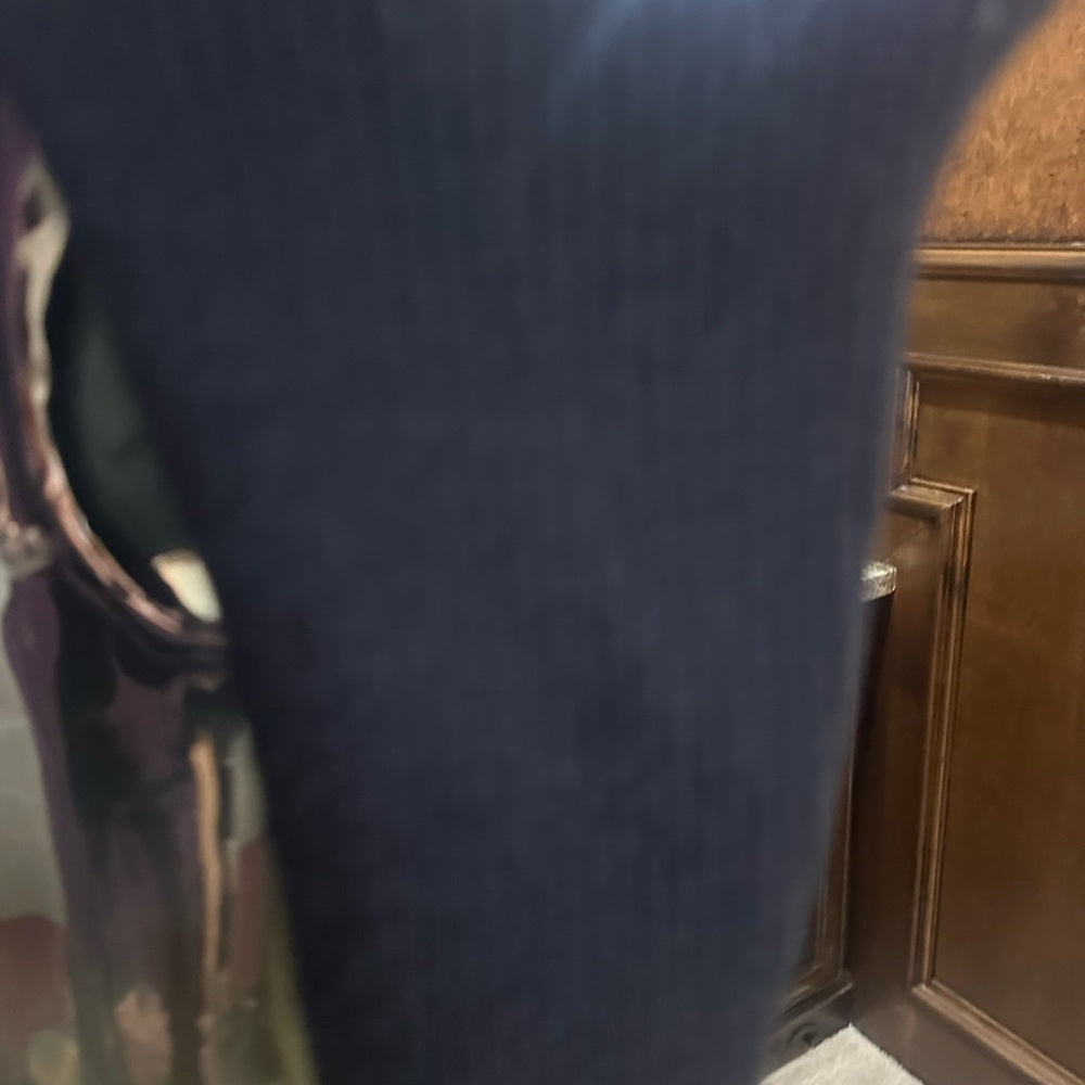 NWT SIZE L Sleek Black Crop Top with Athletic Fabric