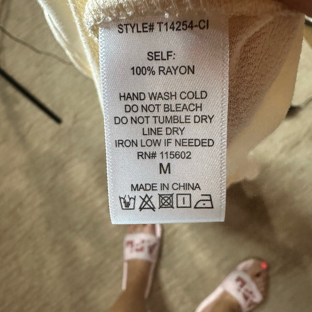 NWOT SIZE M All in Favor White and Orange Cuffed Sleeve Blouse