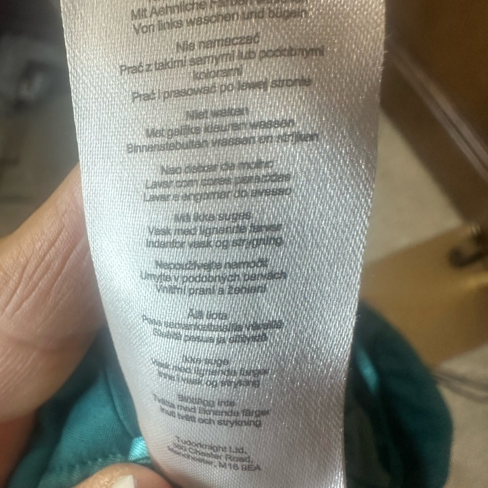 NWT SIZE 4 Chic Blue Pencil Mini Skirt with Slit for Night Out