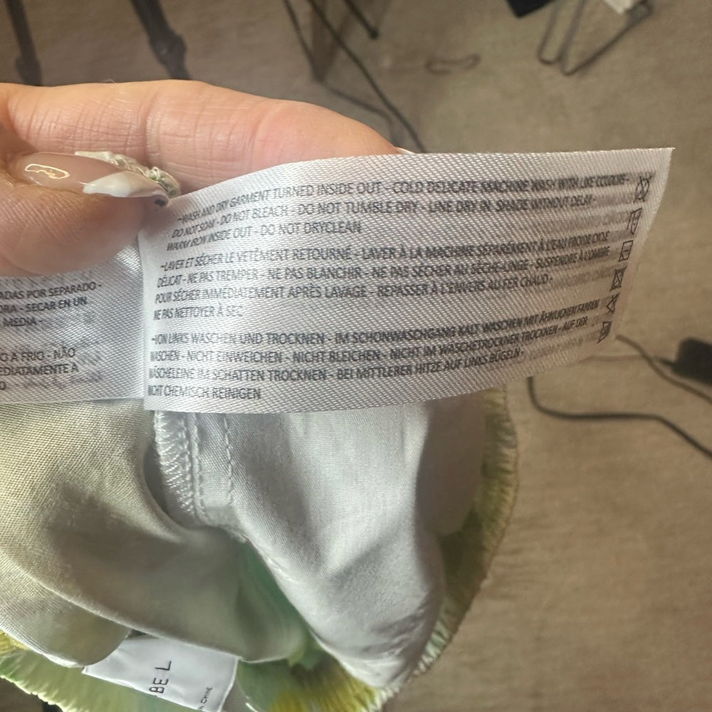 NWT SIZE 4 The Fifth Label High Waist Green and Gold Shorts