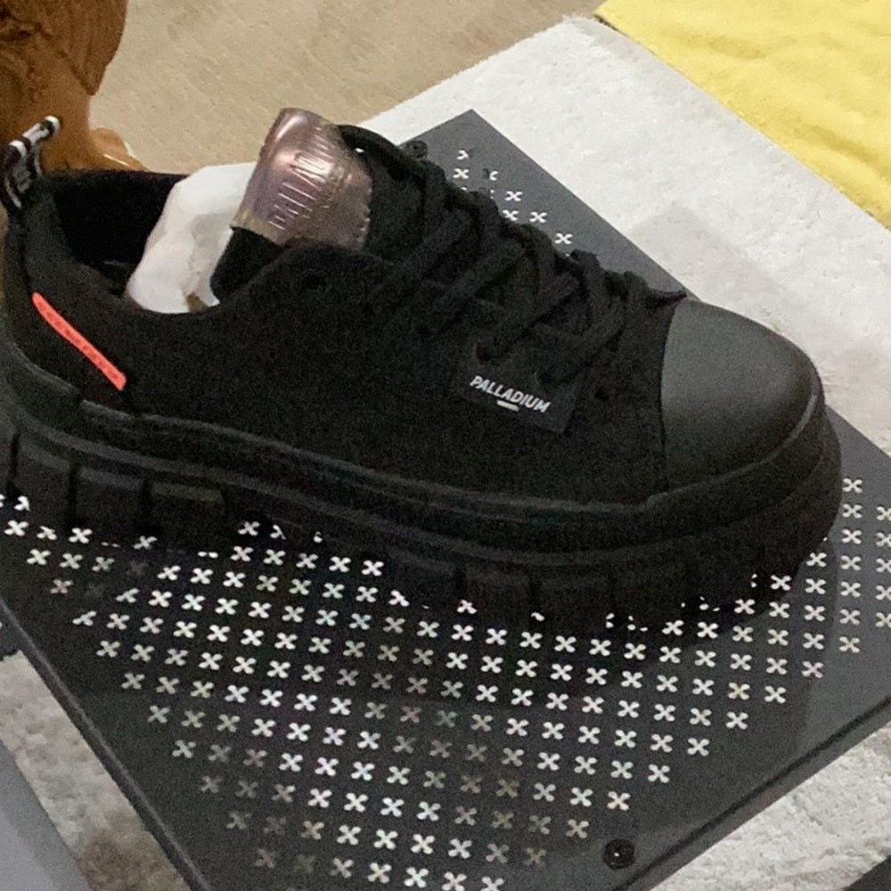 34. NEW SIZE 8 Palladium Black Combat Boots