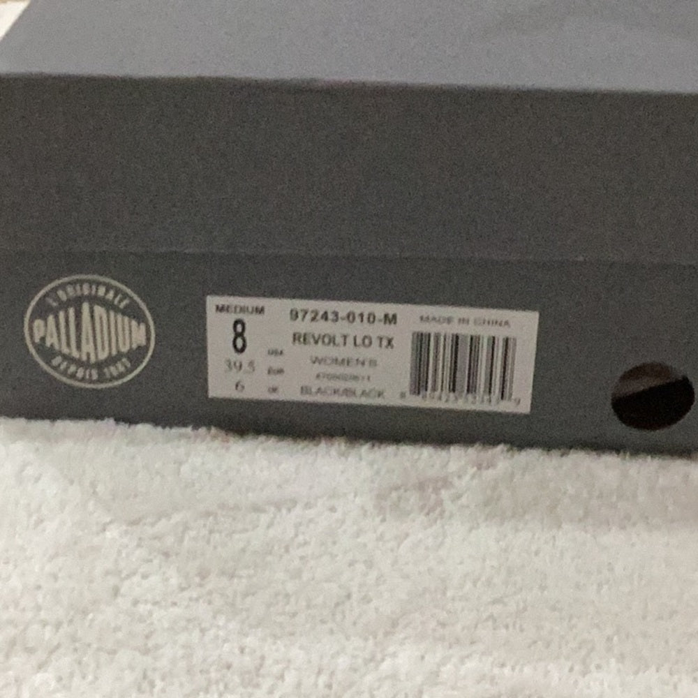 34. NEW SIZE 8 Palladium Black Combat Boots