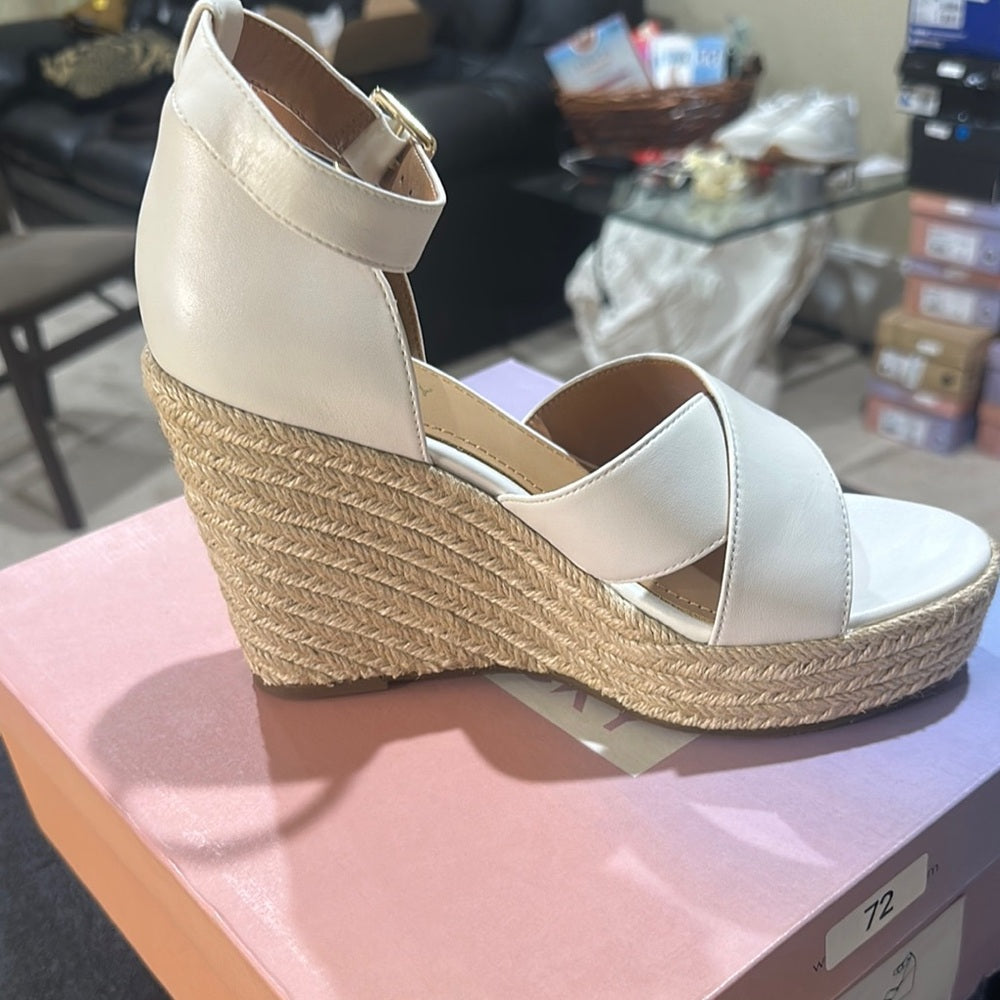 72. NEW SIZE 7 M Tan and White Wedge Espadrille Sandals