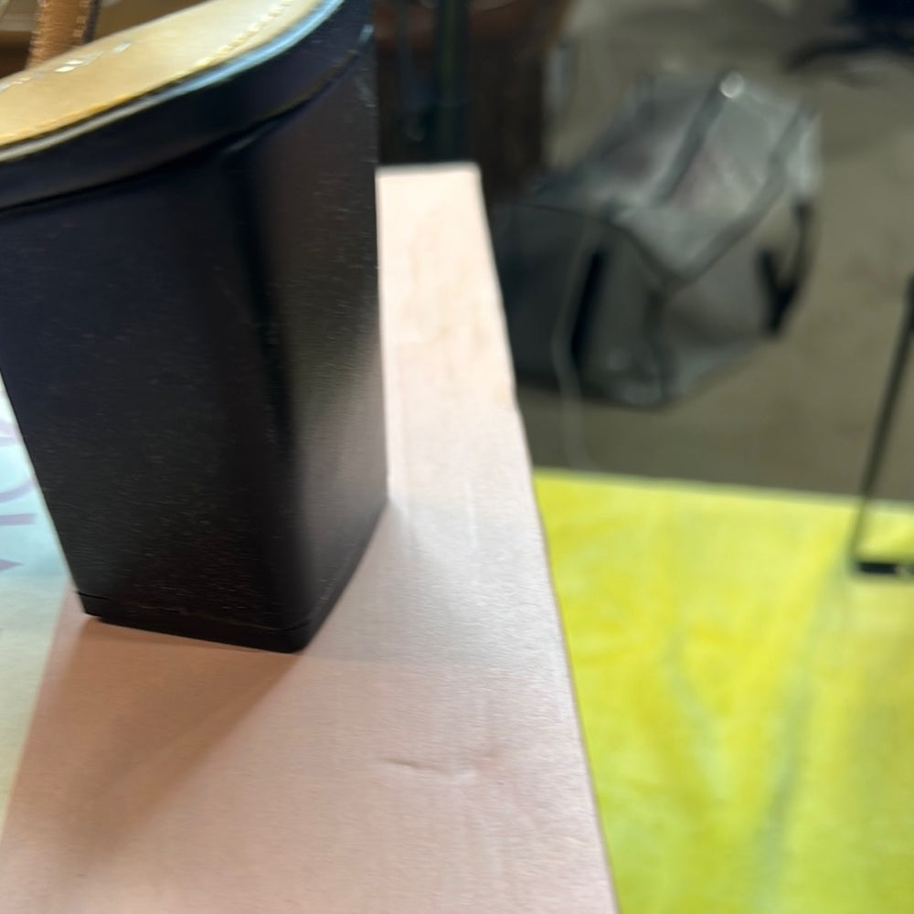 97.153.154.155.NEW SIZE 8M Black Minimalist Sandals, Crisscross Straps, Low Heel