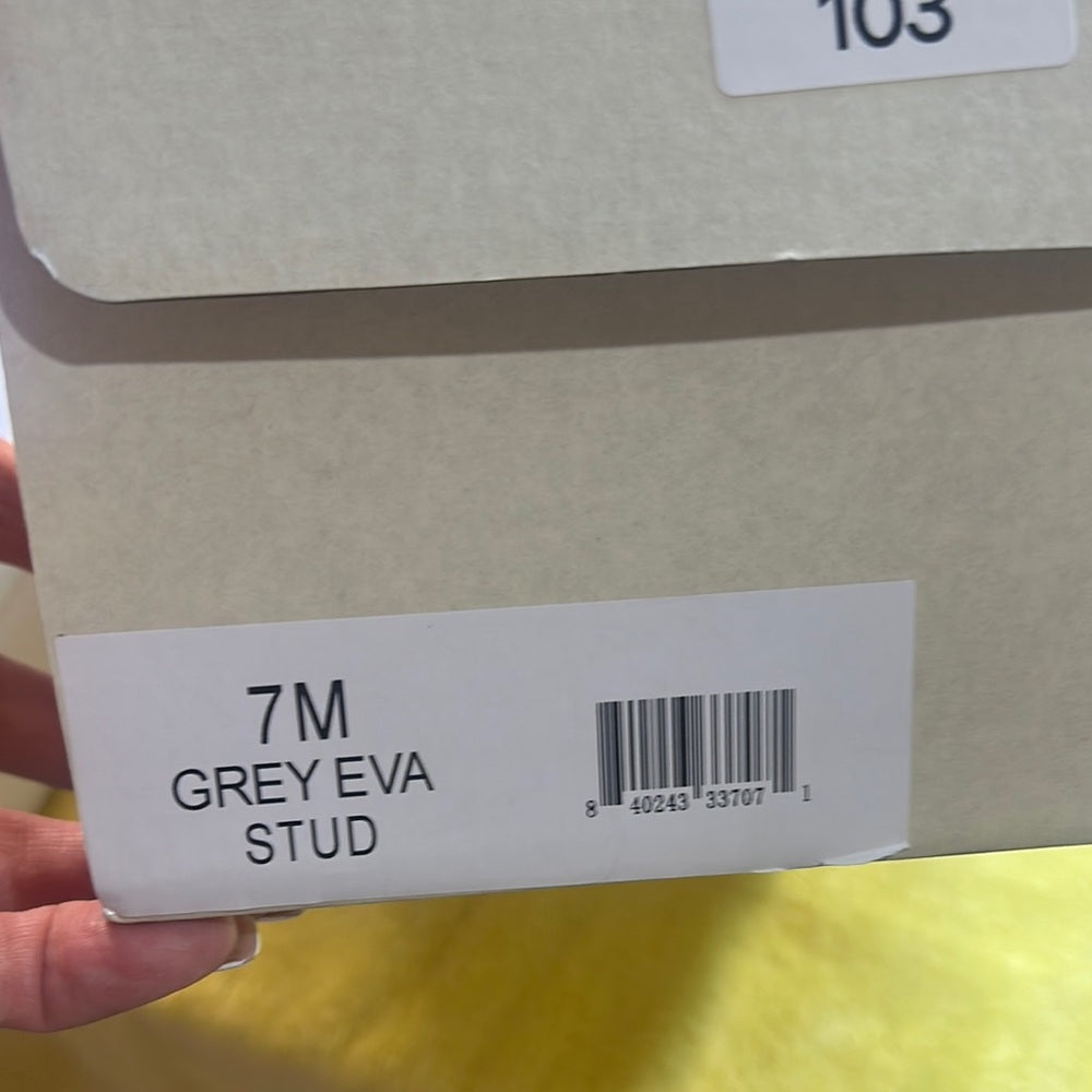 103. NEW SIZE 7M J/SLIDES Gray Quilted Slippers Modern Comfort