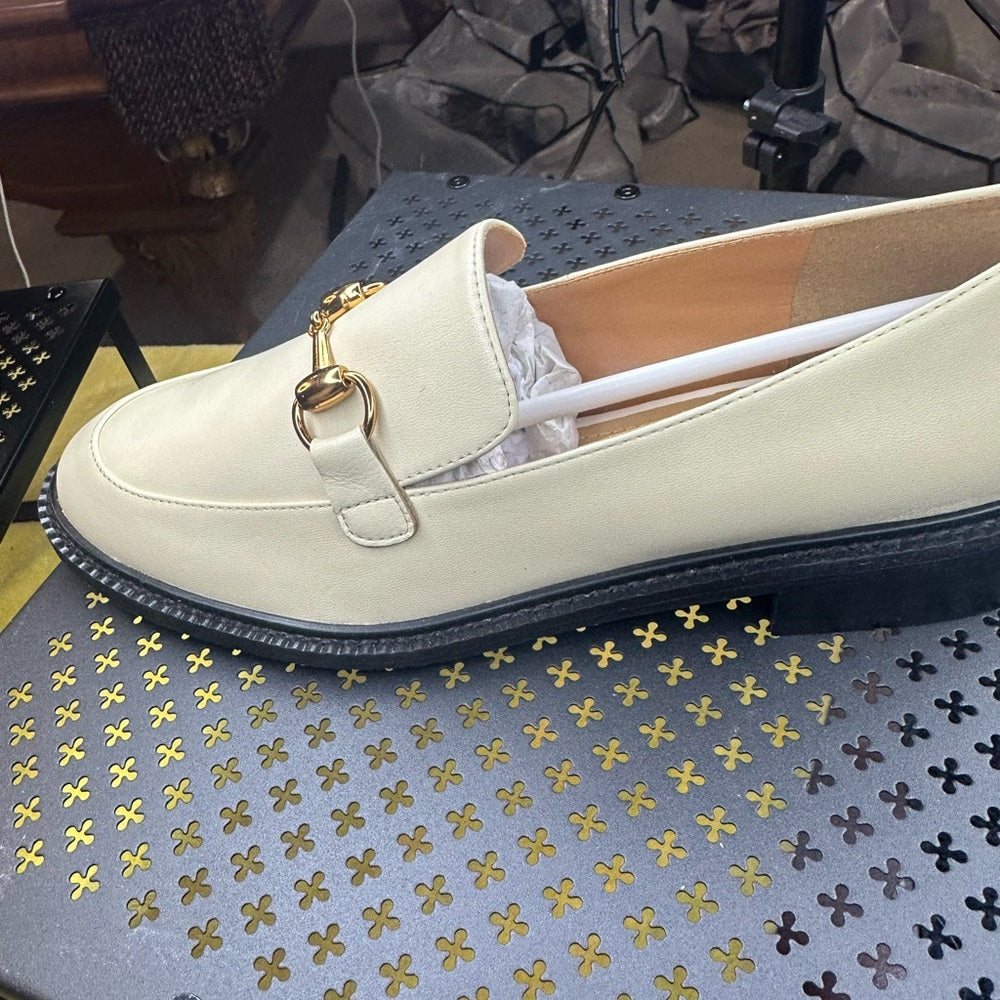 132.128.131. Gucci Cream Loafers with Gold Horsebit