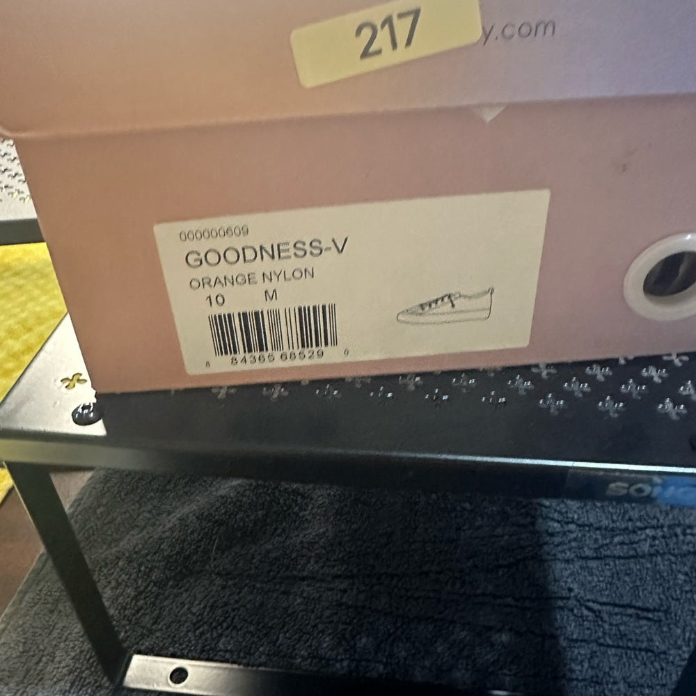 217. NEW SIZE 10 Women's Orange Athletic Shoes