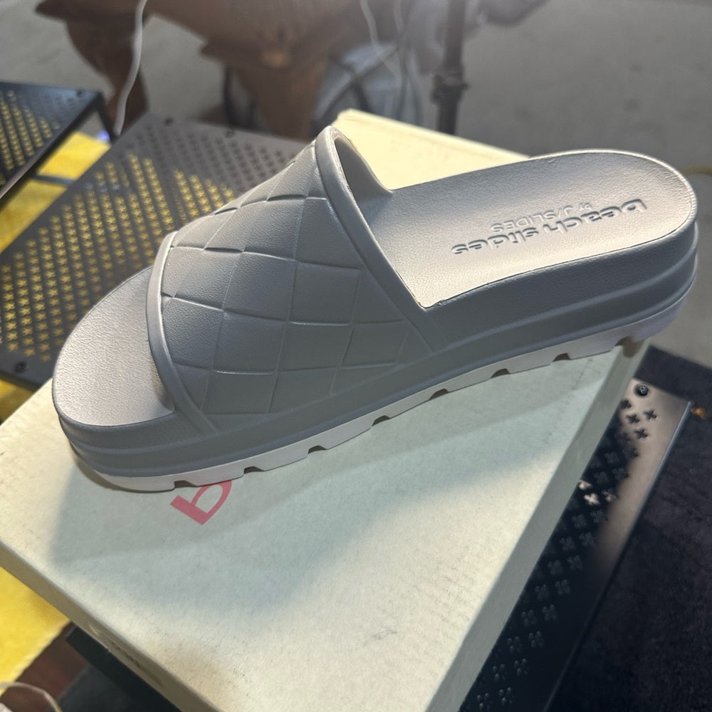 218. NEW SIZE 9 J/SLIDES Gray Quilted Slippers