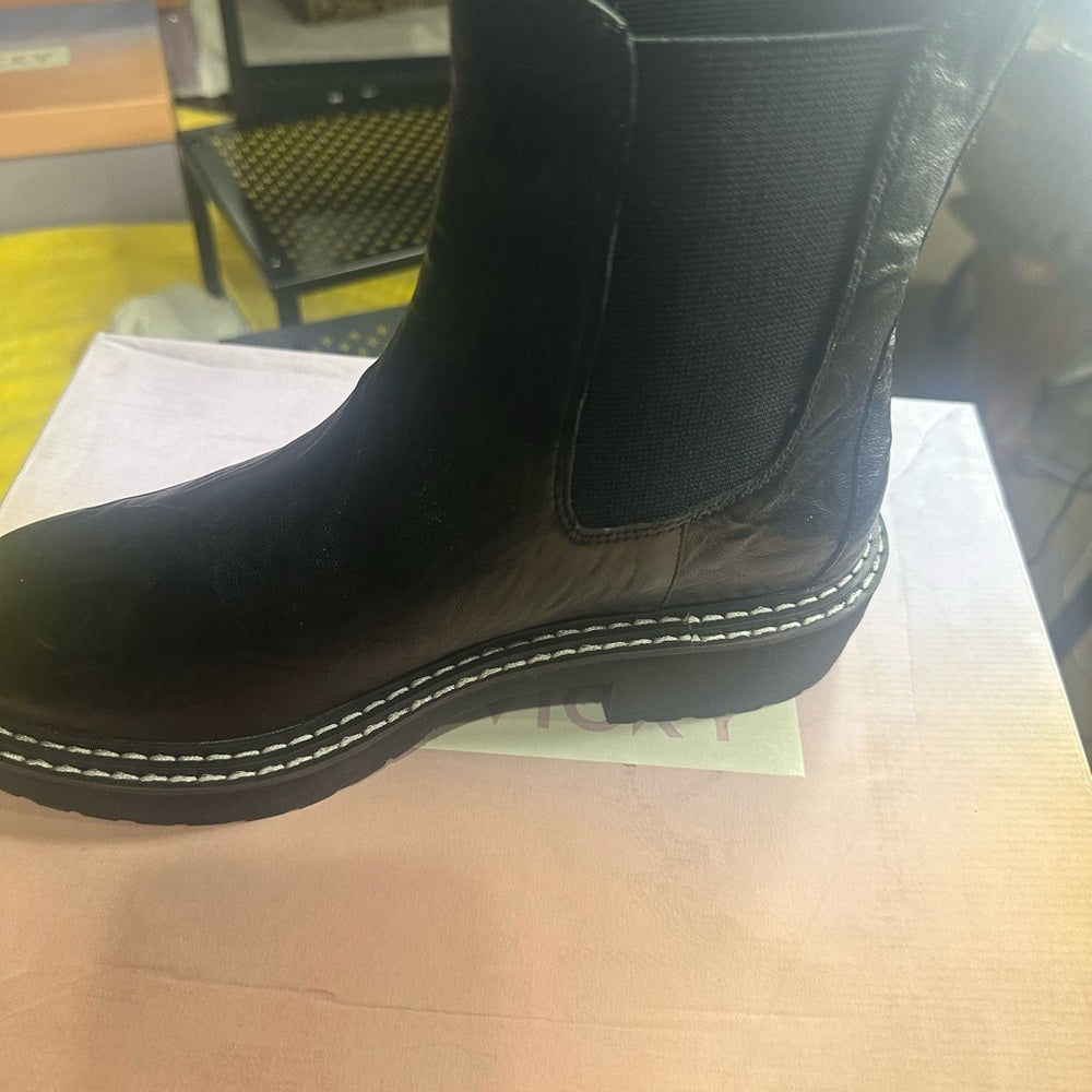 226.225. NEW SIZE 6/7 Black Chelsea Ankle Boots with Chunky Sole