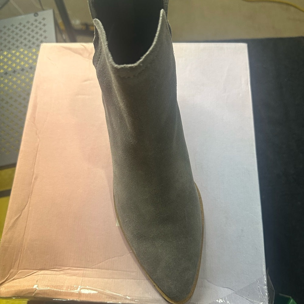 228.229. NEW SIZE 9.5 Gray Ankle Boots with Sleek Design