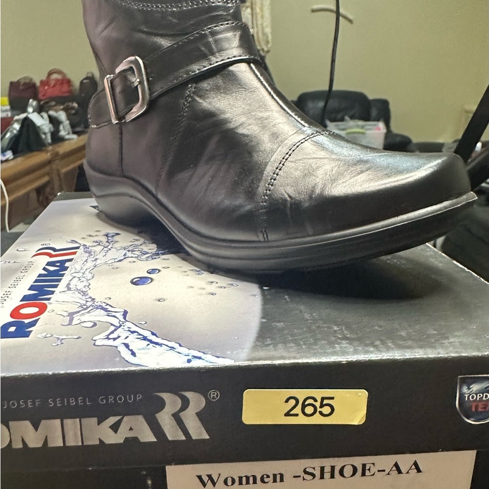 265. NEW SIZE 6.5 Romika Black Ankle Boots with Buckle Detail