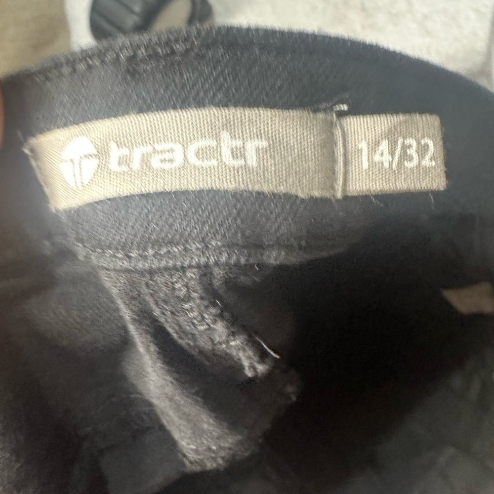 NWT SIZE 14/32 Tractr Black High-Waisted Jean Shorts Relaxed Fit