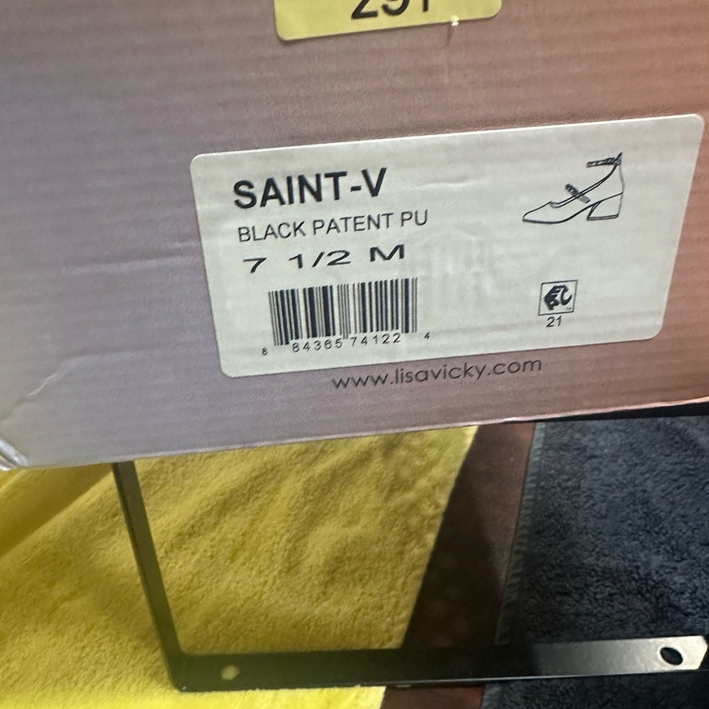 291. NEW SIZE 7.5 Elegant Black Heels with Glossy Finish and Pointed Toe