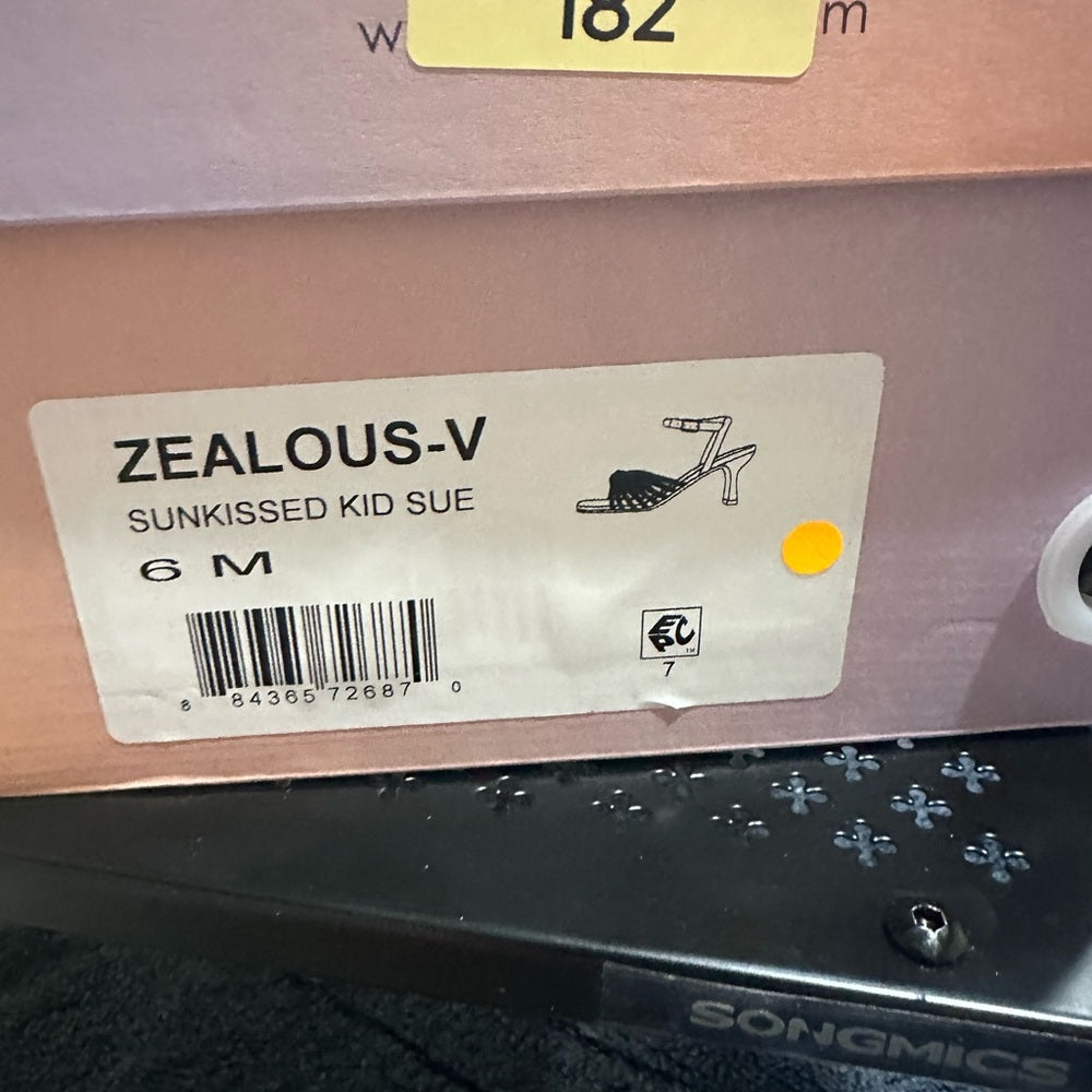 182. NEW SIZE 6 Elegant Pink Strappy Heels