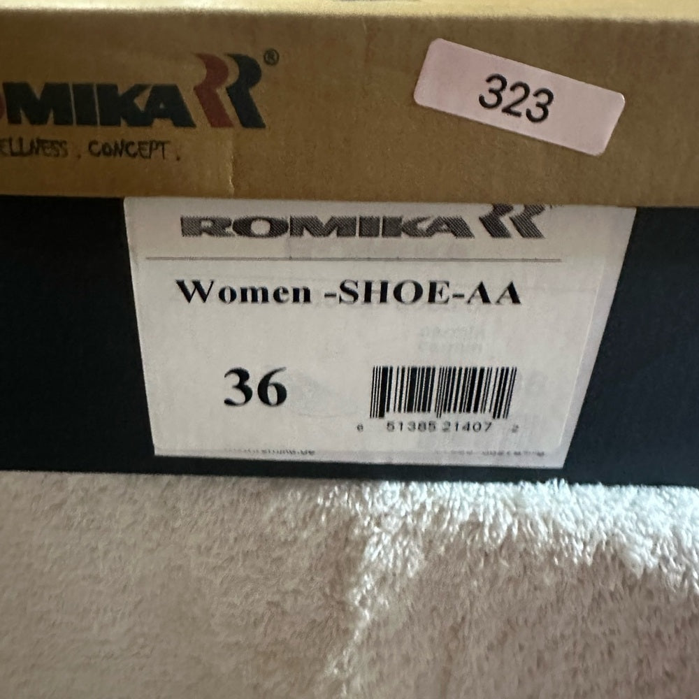323. NEW SIZE 6/6.5/36 Romika Black Ankle Boots Elegant and Versatile