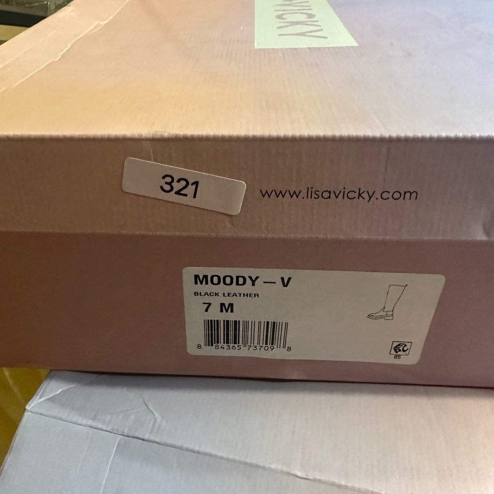 321. NEW SIZE 7 White Winter Boots for Any Day