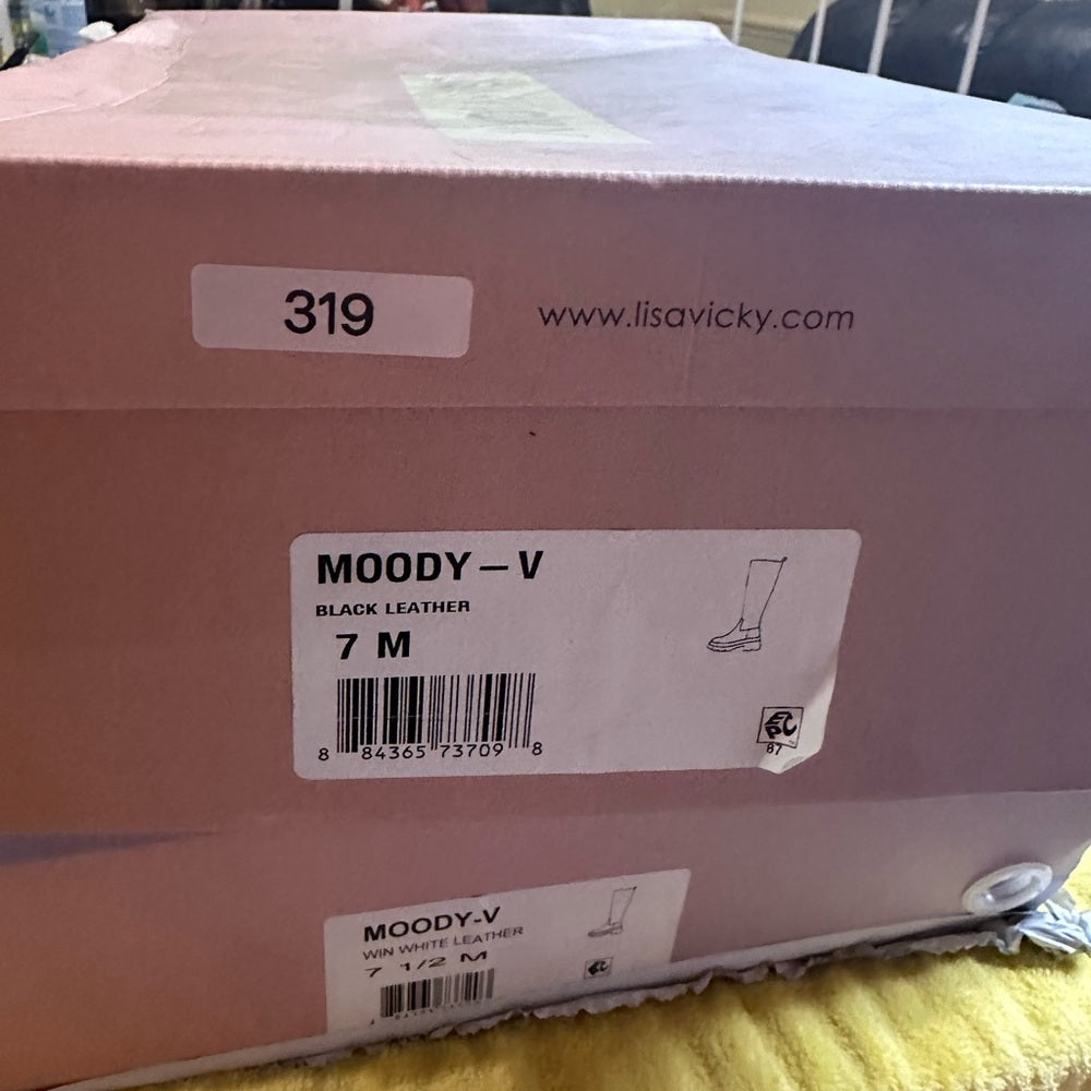 319. NEW SIZE 7 Sleek Black Over the Knee Boots with Block Heel