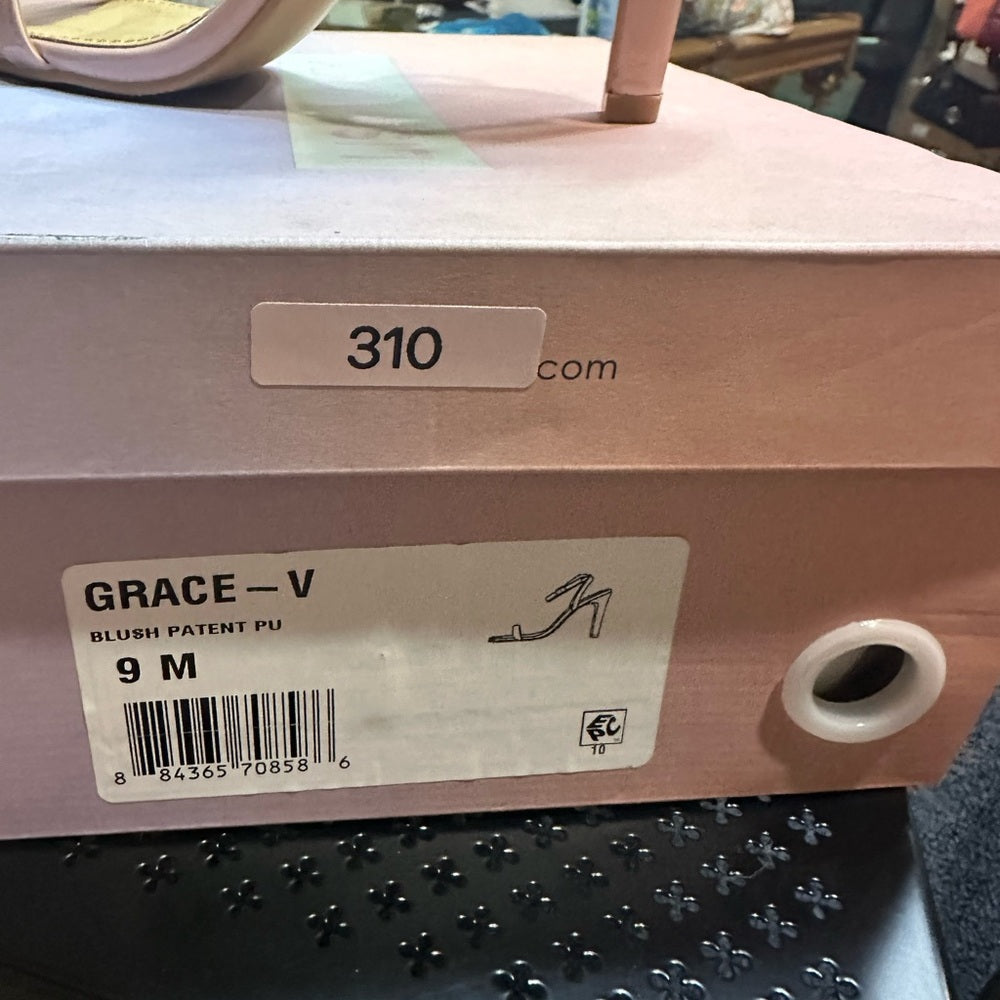 310. NEW SIZE 9 Lisa Vicky Pink Heels with Modern Sophistication