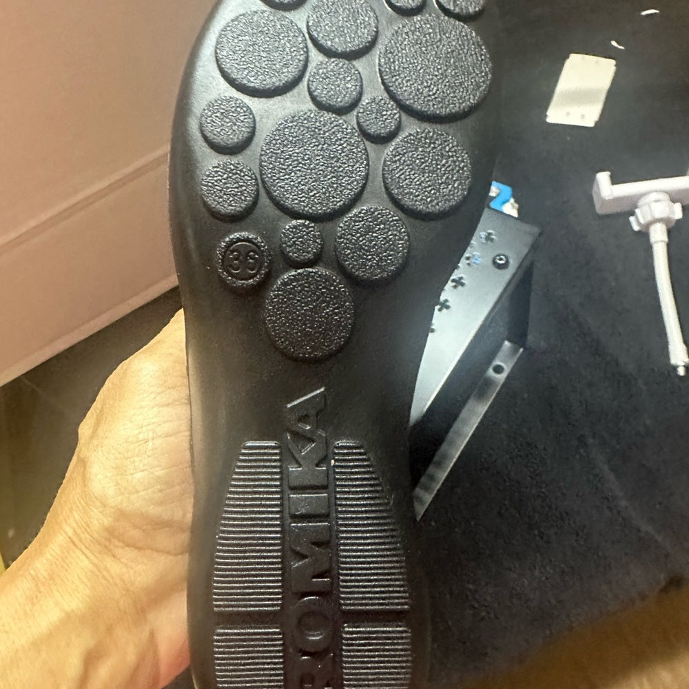 330. NEW SIZE 6/6.5 Romika Black Slip-On Loafers with Timeless Comfort