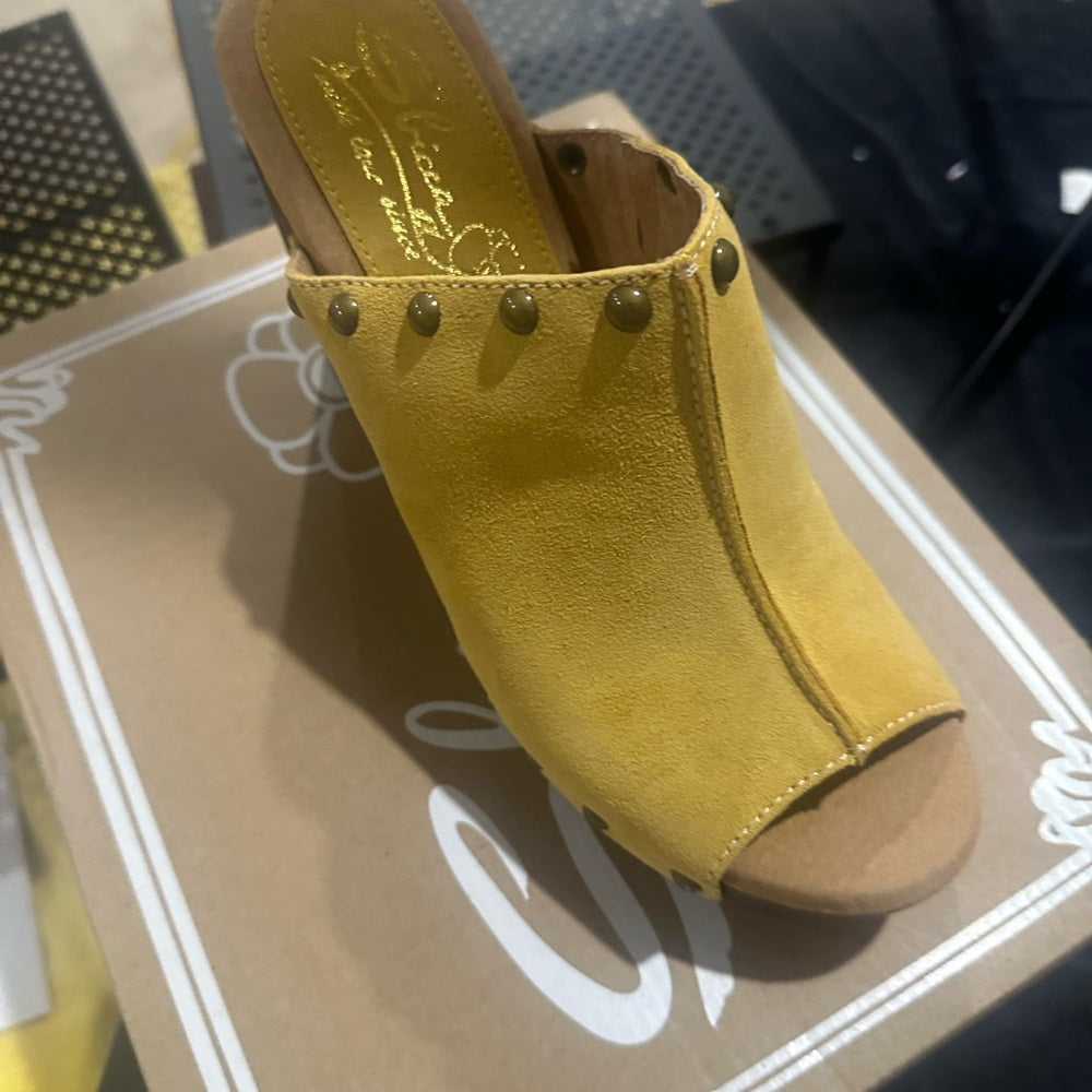 344. NEW SIZE 9 Sbicca Marigold Mules Western Bohemian Style