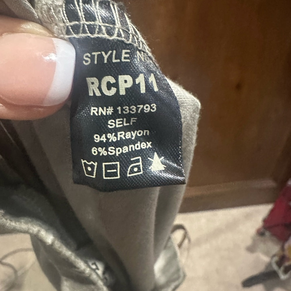 NWOT SIZE S POL Women's Flared Leggings in Green.